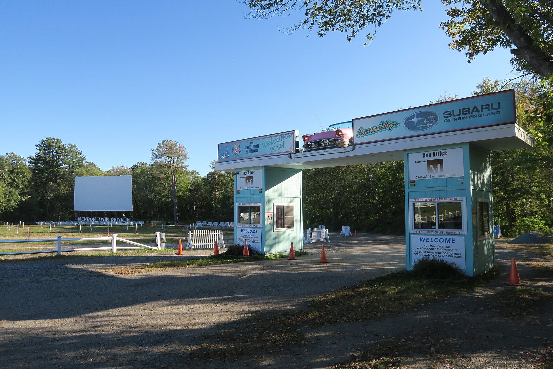Mendon Twin Drive-In, Mendon, Massachusetts
