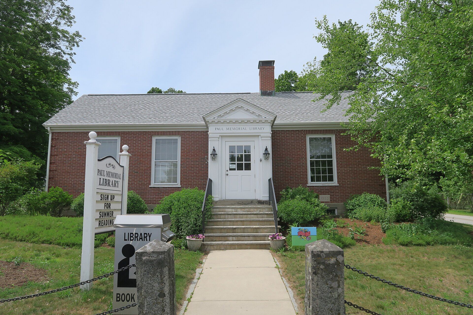 Paul Memorial Library, Newfields, New Hampshire