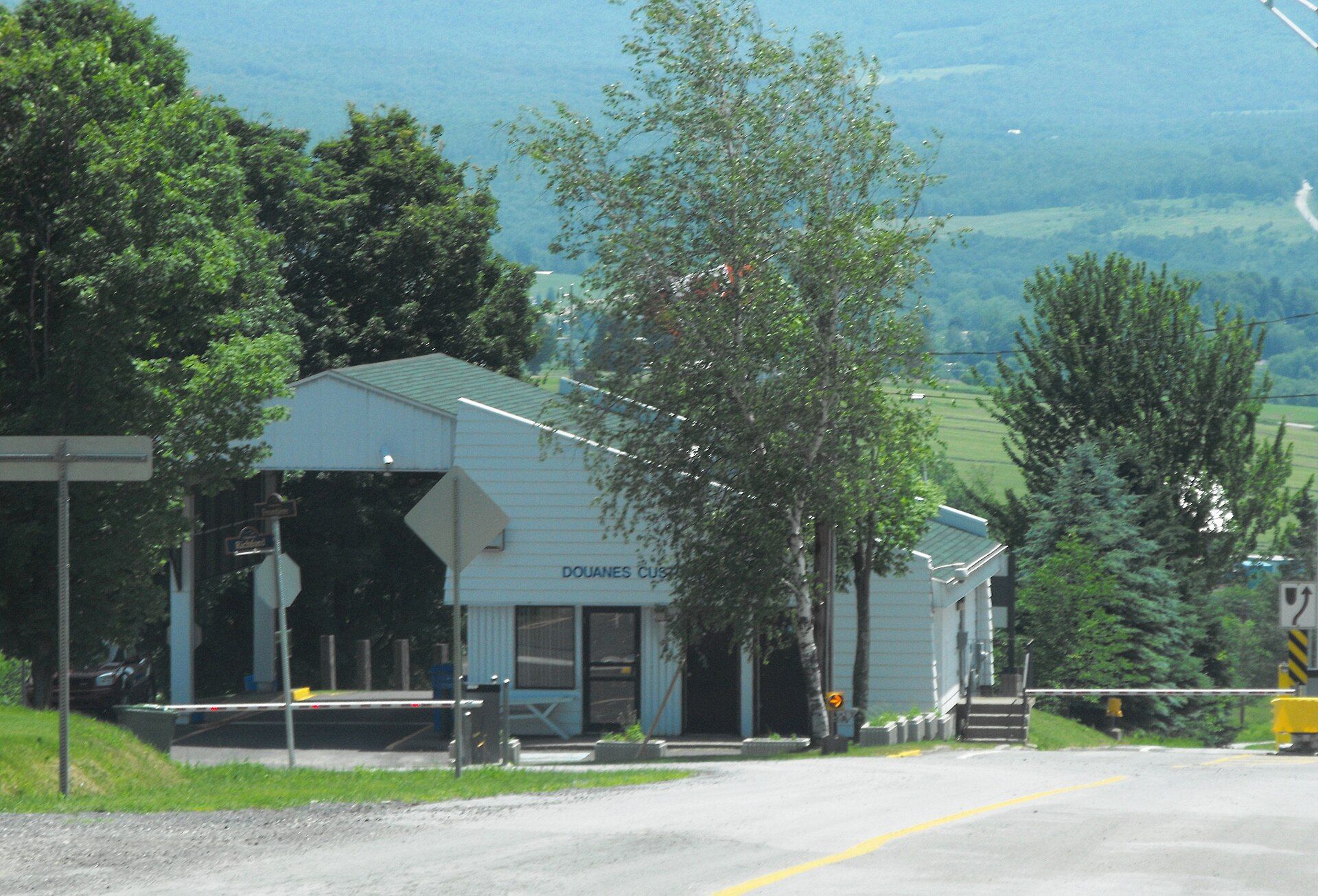 Pinnacle Road–East Pinnacle Border Crossing, Berkshire, Vermont